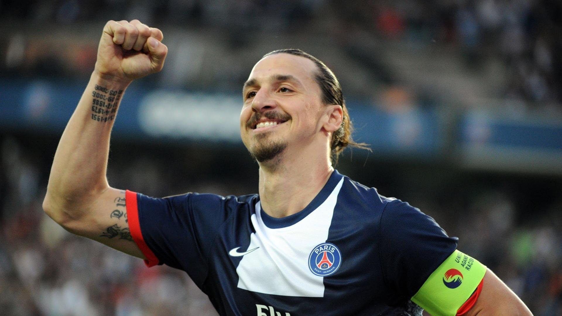 引擎轰鸣中的历史一瞬,汉密尔顿驾驶法拉利绝杀威廉姆斯,惊艳四座